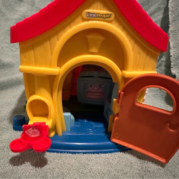 Mickey and Minnie Little People house with figures - Picture 9 of 14